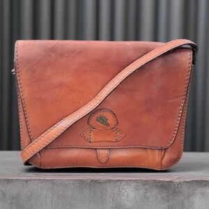 Vintage The Trend Small Tan Leather Crossbody Bag 3 compartments inside